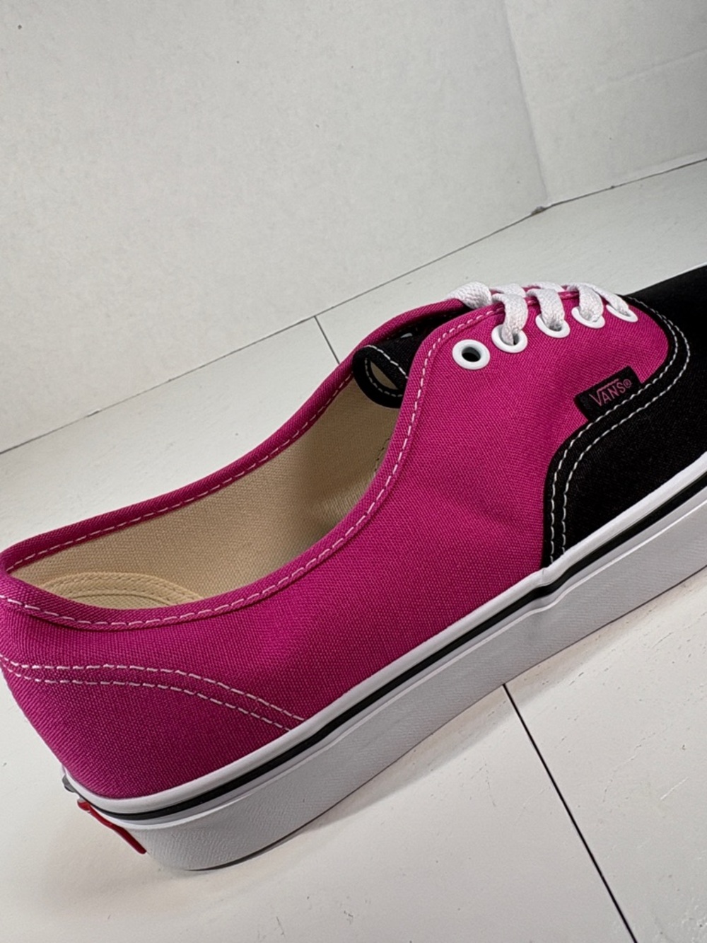 NWT Vans Authentic Low Top Sneakers in Pink and Black Men’s 10.5 - Picture 7 of 10